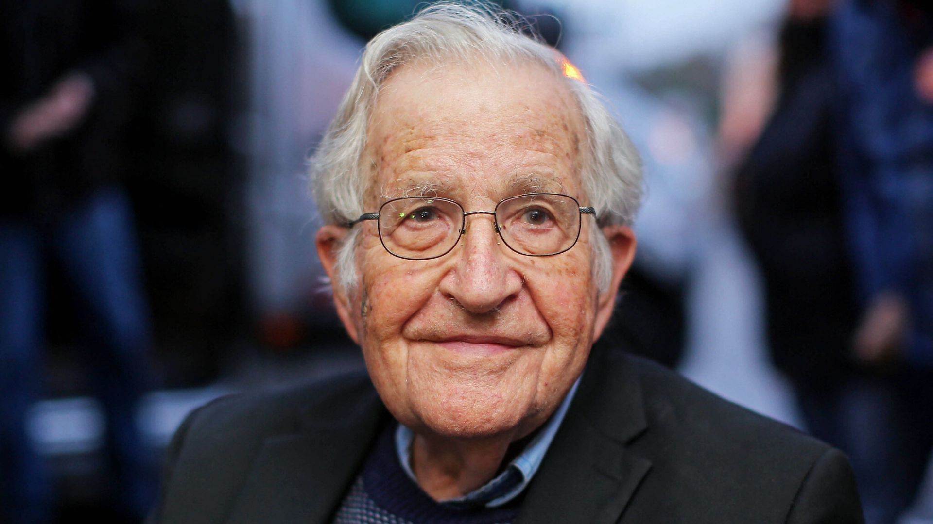 Noam Chomsky: Tokoh Terkemuka dalam Bidang Linguistik