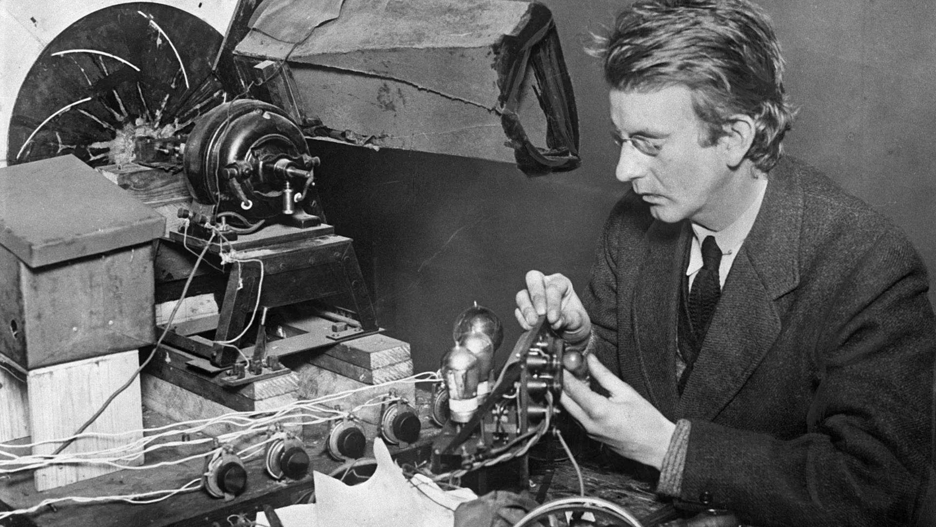 John Logie Baird: Tokoh Penting dalam Perkembangan Televisi